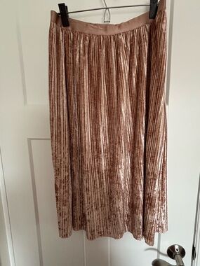 Beyond Yoga Pleated Velvet Midi Skirt in Rose Copper Never Been Worn